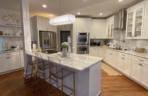 Raleigh House | Exclusive Villa with Private Heated Pool & Lake View