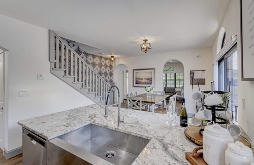 Mango Groves House | Exclusive Downtown Retreat with Private Heated Pool & Ocean Views