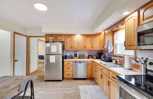 Stroudsburg House | Experience a Private Pool, Hot Tub & Game Room Oasis