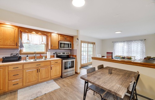 Stroudsburg House | Experience a Private Pool, Hot Tub & Game Room Oasis