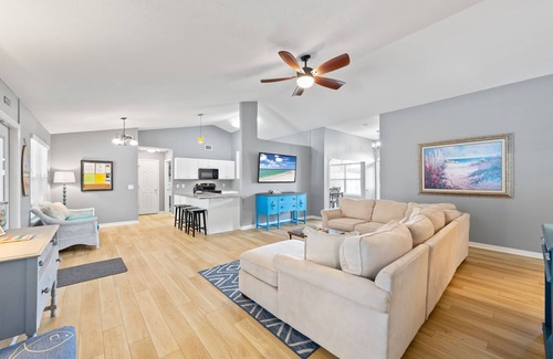 Navarre House | Private Heated Salt Pool & 3 Kings near the Beach - Rated 10/10
