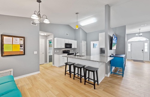 Navarre House | Private Heated Salt Pool & 3 Kings near the Beach - Rated 10/10