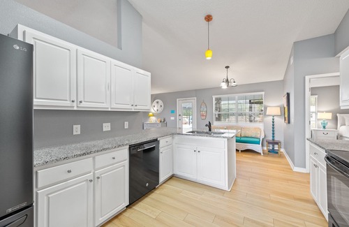 Navarre House | Private Heated Salt Pool & 3 Kings near the Beach - Rated 10/10