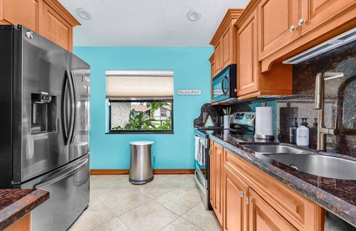 Tamarac House | Exclusive Oasis with Private Heated Pool Near Sawgrass Mall