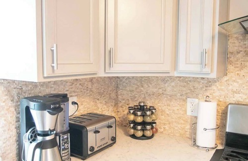 Roanoke Apartment | Top-Rated Private Hilltop House in Vibrant Downtown Roanoke