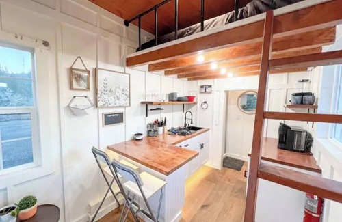 Grants Pass House | Scenic Hilltop Tiny Home with Hot Tub & Fire Pit Escape