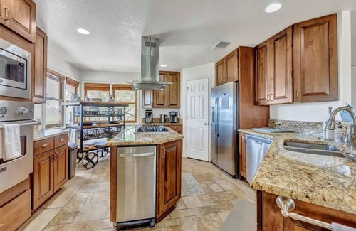 Fredericksburg Other | Discover a Hilltop Farmhouse Retreat with Jacuzzi & Llamas
