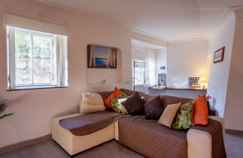 Anacapri House | Top-Rated Private Holiday Home with Kitchen Amenities
