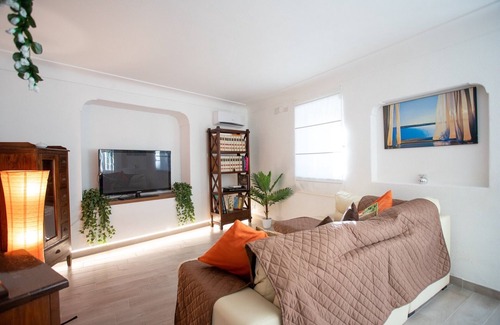 Anacapri House | Top-Rated Private Holiday Home with Kitchen Amenities