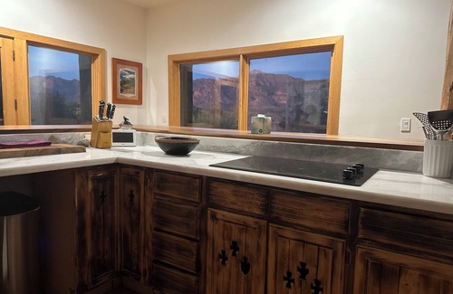 Mesa del Oro House | Serene Retreat Near Superstition Mountains with Spa & Hot Tub