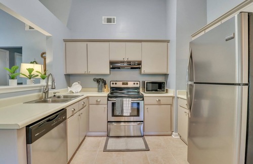 Savannah House | Convenient Home Ideal for Family Getaways!