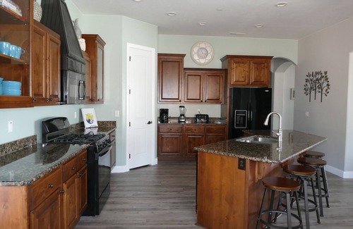 La Verkin House | Inviting Home with Private Pool, Jacuzzi & Game Room