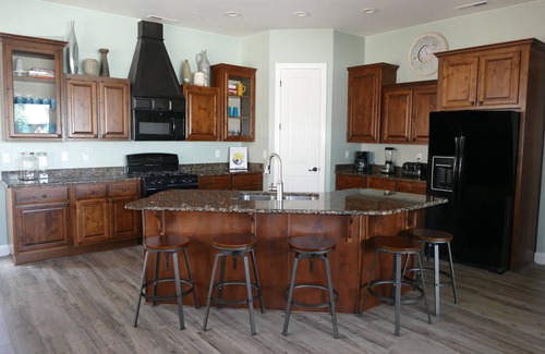 La Verkin House | Inviting Home with Private Pool, Jacuzzi & Game Room