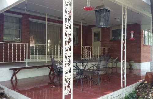 Leakey House | Spacious Private Home by Frio River with Child-Friendly Amenities