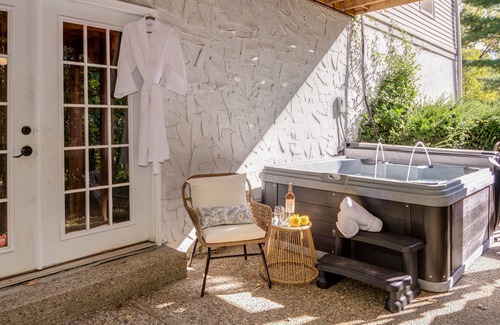 Prospect House | Serene Private Villa with Hot Tub by the Ohio River