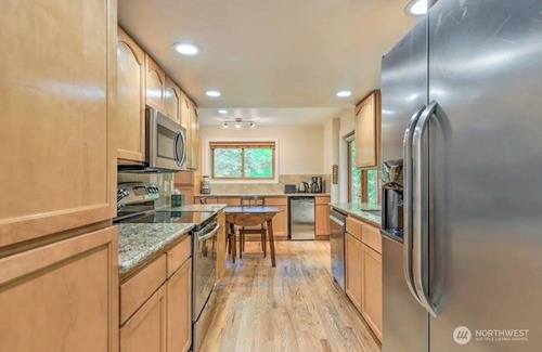 Overlake House | Private Home in marvelous Redmond Neighborhood with fitness room, WiFi, AC