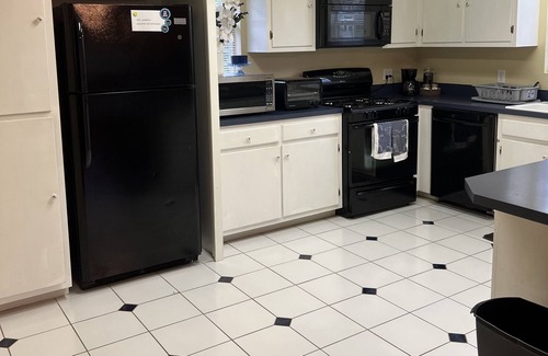 Independence House | Inviting Country Home with Parking and Family-Friendly Amenities
