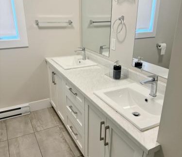 Moncton House | Private Home Near Moncton Hospital&Downtown