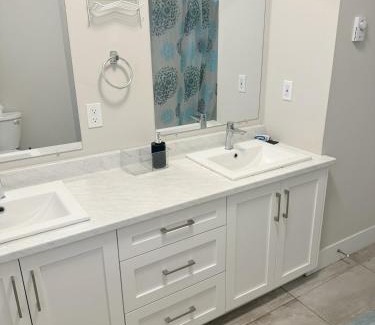 Moncton House | Private Home Near Moncton Hospital&Downtown