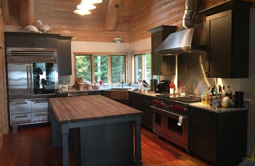 Champion House | Ideal Retreat: Private Home on Gibson Lake with Breakfast