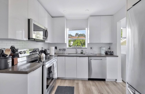 Buena Vista House | Elegant Home with Pool Near The Design District - 10/10 Rating