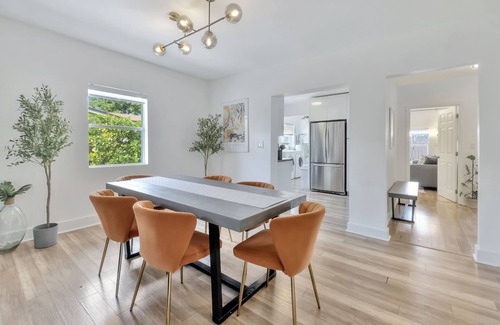 Buena Vista House | Elegant Home with Pool Near The Design District - 10/10 Rating