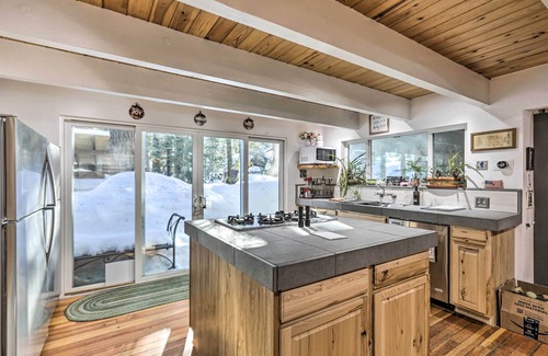 Tahoe Paradise Cabin | Inviting Tahoe Cabin with Private Hot Tub and Pool Access