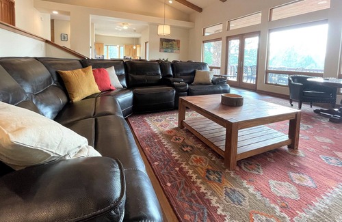 Gold Mountain House | Private Hot Tub - Gas Firepit - A/C - Private Office - Fairway Location