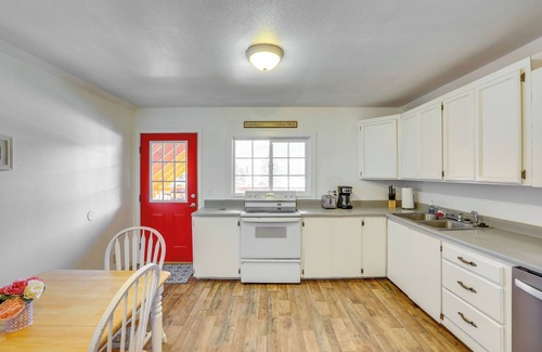Garden Valley Apartment | Relaxing Garden Valley Apartment with Hot Tub & Mountain Views
