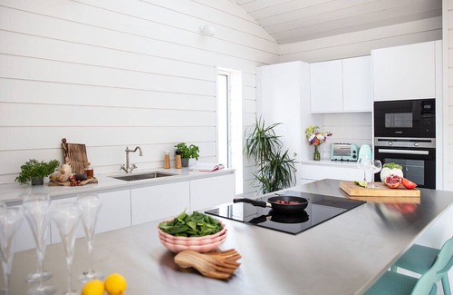 Gwithian House | Idyllic Beach Escape with Private Hot Tub & Sauna