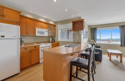 Big White Ski Resort House | Relax in Private Hot Tubs Just Steps from the Village