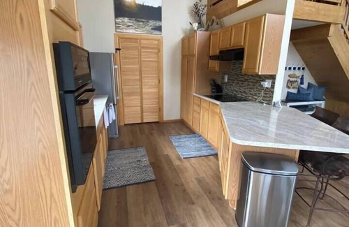 Buena Vista House | Idyllic Retreat: 8 Miles to Downtown with River Access