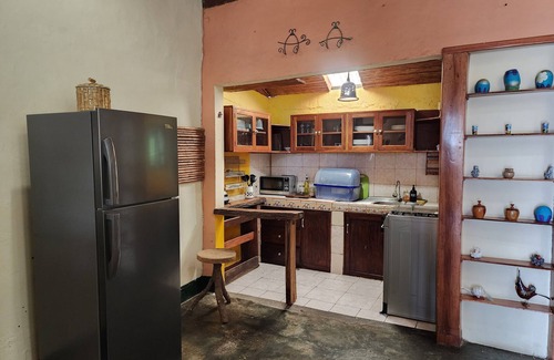 Granada House | Inviting Casa Macondo: 3BD Retreat with Lake View & Wi-Fi