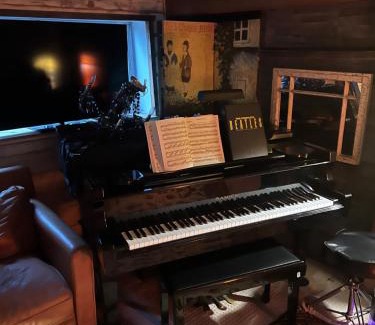 Gibsons House | Relax at SEAS THE DAY HOUSE: Hot Tub, Ocean View & Pets