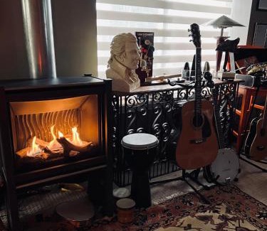 Gibsons House | Relax at SEAS THE DAY HOUSE: Hot Tub, Ocean View & Pets