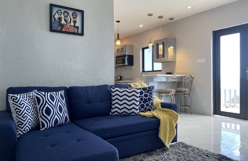 Runaway Bay House | Oceanfront Private House with Pool and Perfect Rating
