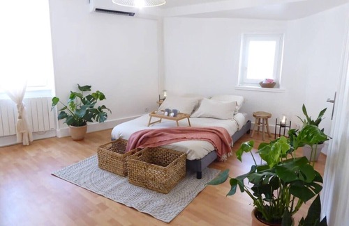Tournon-sur-Rhone House | Cozy Private House Near the Castle with Family Amenities