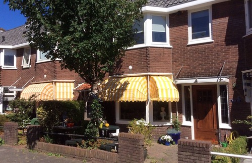 Alkmaar House | Cozy Retreat in Town Center with Free Parking & Pool