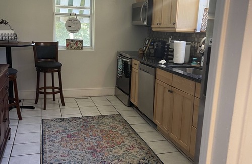 Drayton House | Inviting Private House on a Hill with Flexible Check-In