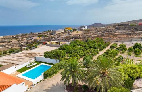 Guimar House | Inviting Private House with Pool & Garden by the Ocean