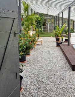 Velvary Villa | Private House with Sauna, Jacuzzi and Hawaiian Hothouse Spa