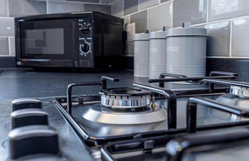 Smethwick House | Immaculate Stay with Child-Friendly Amenities and Driveway