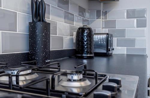 Smethwick House | Immaculate Stay with Child-Friendly Amenities and Driveway