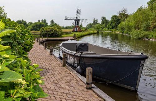 Warten Villa | Secluded Retreat at Private Island De Sayter with Dining