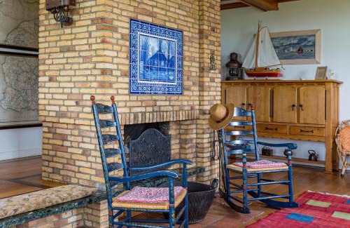 Warten Villa | Secluded Retreat at Private Island De Sayter with Dining