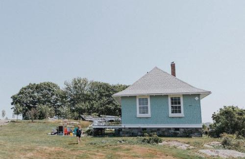 Portland House | Private Island Getaway - 2BR Cottage