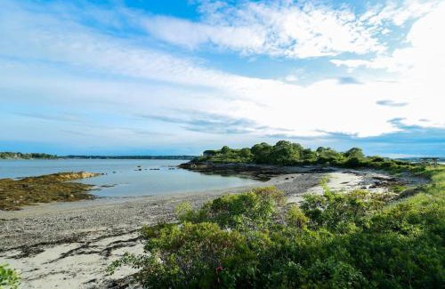 Portland House | Private Island Getaway - 2BR Cottage