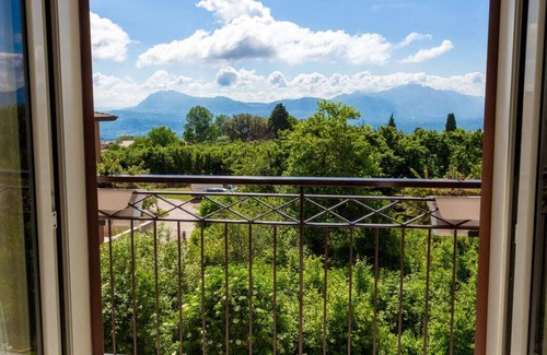 Ospedaletto D'Alpinolo Apartment | Private apartment overlooking the greenery of Natura (Passero 5)