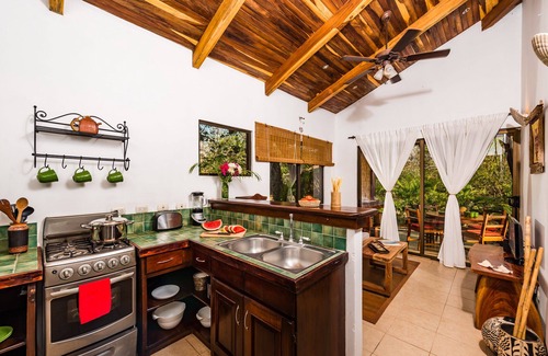 Palm Beach Estates House | Cozy Casa Rustica: Boutique Beach House Near the Waves