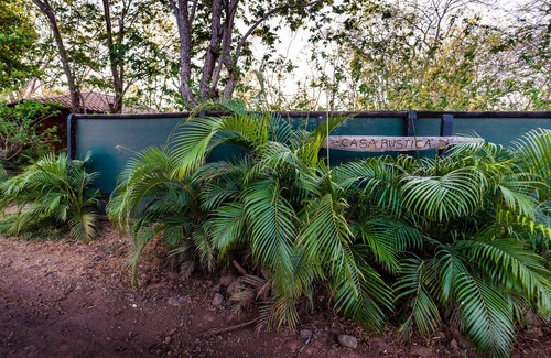 Palm Beach Estates House | Cozy Casa Rustica: Boutique Beach House Near the Waves
